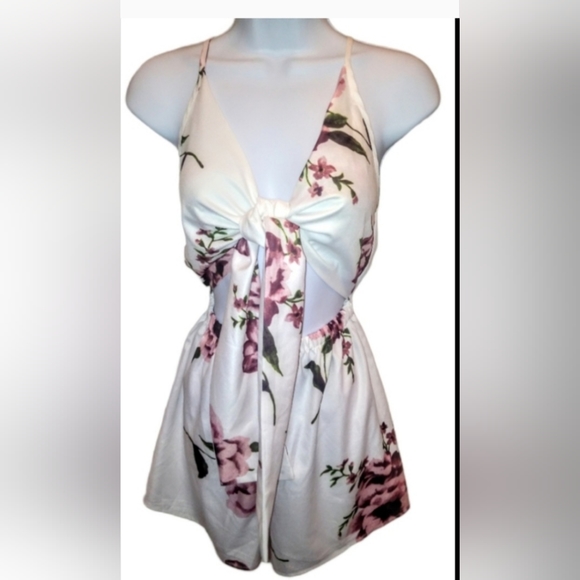 Zaful White and pink floral front tie up romper - Picture 1 of 3